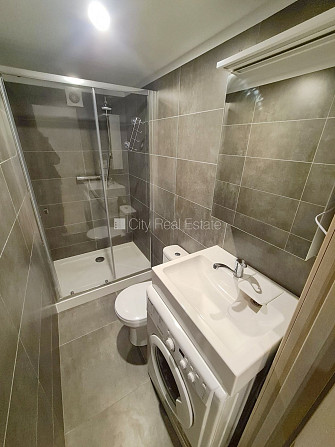 Fasādes māja, renovēta māja, slēgts pagalms, ieeja no ielas, kāpņu telpa pēc kapitālā Rīga - foto 10