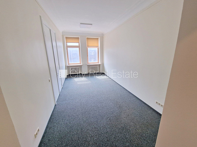 Фасадный дом, реновированный дом, вход с улицы, лифт, лестничная клетка после Рига - изображение 2