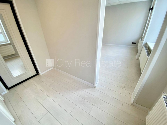 Fasādes māja, renovēta māja, ieeja no ielas, ir lifts, kāpņu telpa pēc kapitālā remonta, Rīga - foto 7