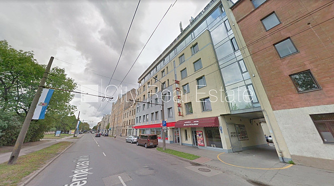 Fasādes māja, renovēta māja, ieeja no ielas, ir lifts, kāpņu telpa pēc kapitālā remonta, Rīga - foto 20