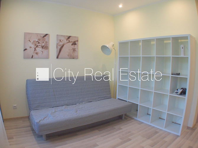 Pagalma ēka, renovēta māja, labiekārtota apzaļumota teritorija, bruģēts piebraucamais Rīga - foto 3