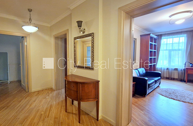 Fasādes māja, restaurēta māja, ieeja no ielas, ir lifts, kāpņu telpa pēc kosmētiskā Rīga - foto 11