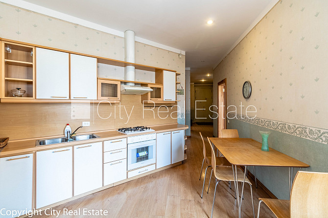 Земля в собственности, дом во дворе, закрытый двор, возможность аренды парковки, Рига - изображение 5