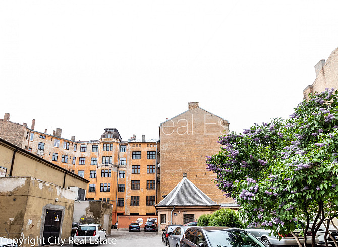 Земля в собственности, дом во дворе, закрытый двор, возможность аренды парковки, Рига - изображение 4