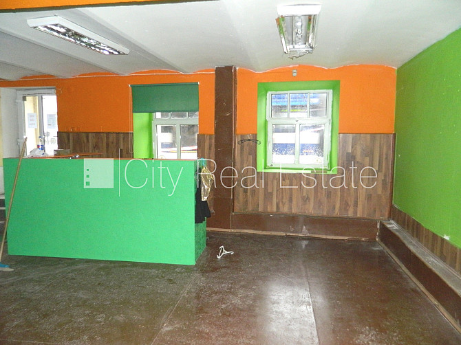 Фасадный дом, реновированный дом, место для машины, вход с улицы, полуподвал, окна Рига - изображение 5