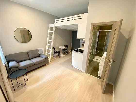 Фасадный дом, реновированный дом, вход с улицы, лестничная клетка после Rīga