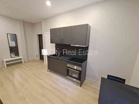 Фасадный дом, реновированный дом, закрытый двор, вход с улицы и со двора, лифт, Rīga