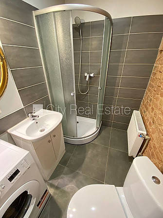 Pagalma ēka, renovēta māja, slēgts pagalms, ieeja no ielas un pagalma, kāpņu telpa pēc Rīga - foto 9