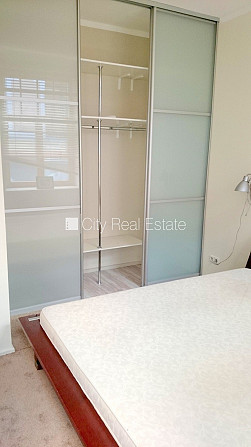 Фасадный дом, окна выходят на улицу, количество спален 1 шт., одна изолированная Рига - изображение 5