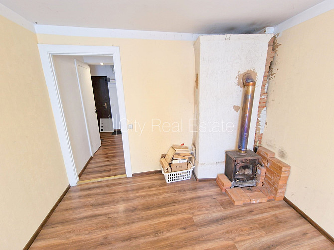 Zeme īpašumā, koka māja, fasādes māja, fasāde ar koka apdari, ieeja no pagalma, logi vērsti Rīgas rajons - foto 14