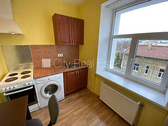 Фасадный дом, реновированный дом, закрытый двор, вход с улицы, лестничная клетка Rīga