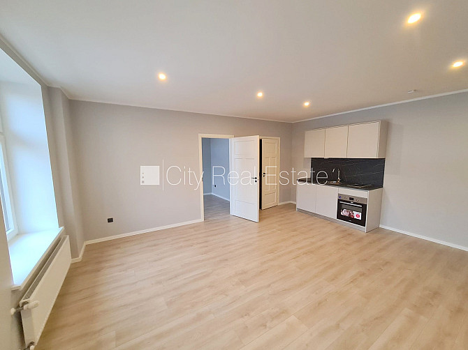 Fasādes māja, renovēta māja, slēgts pagalms, ieeja no ielas un pagalma, kāpņu telpa pēc Rīga - foto 3