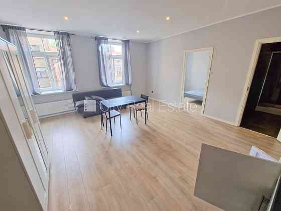 Фасадный дом, реновированный дом, закрытый двор, вход с улицы и со двора, Rīga