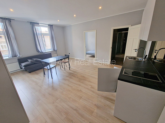 Fasādes māja, renovēta māja, slēgts pagalms, ieeja no ielas un pagalma, kāpņu telpa pēc Rīga - foto 5