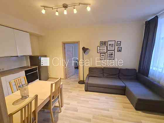 Здание во дворе, реновированный дом, закрытый двор, возможность аренды парковки, Rīga