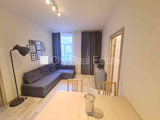 Здание во дворе, реновированный дом, закрытый двор, возможность аренды парковки, Rīga