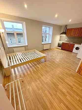 Здание во дворе, реновированный дом, закрытый двор, вход с улицы и со двора, Rīga