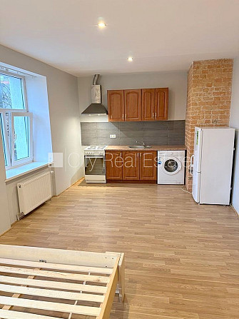 Pagalma ēka, renovēta māja, slēgts pagalms, ieeja no ielas un pagalma, kāpņu telpa pēc Rīga - foto 3