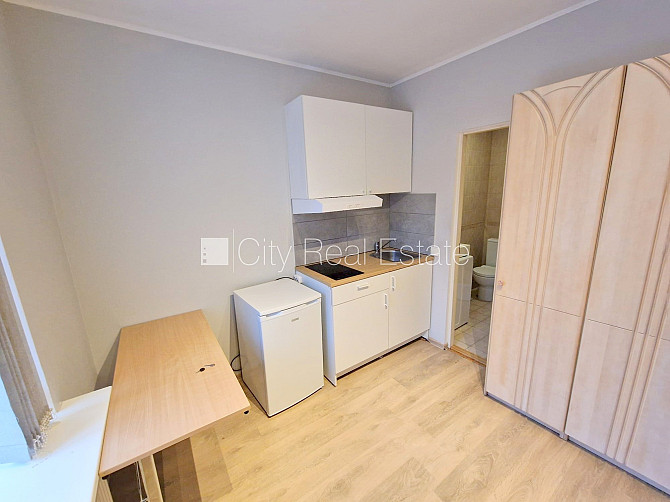 Fasādes māja, renovēta māja, slēgts pagalms, ieeja no pagalma, kāpņu telpa pēc kapitālā Rīga - foto 2