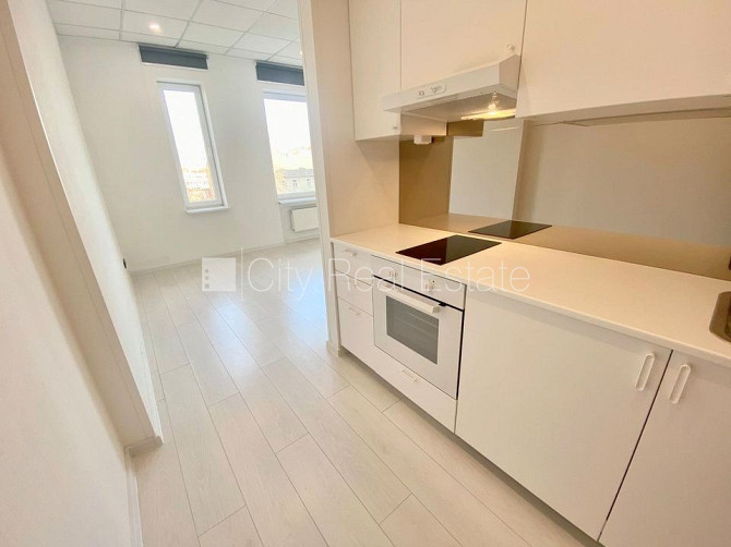 Fasādes māja, renovēta māja, ieeja no ielas, ir lifts, kāpņu telpa pēc kapitālā remonta, Rīga - foto 9