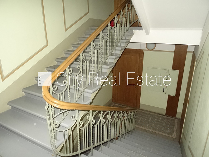 Fasādes māja, renovēta māja, objektu apsargā fiziskā apsardze, ieeja no ielas, mansards, ir Rīga - foto 11