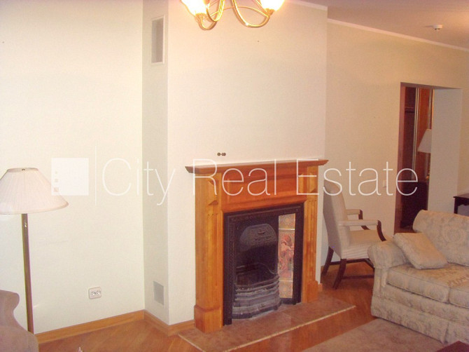 Fasādes māja, renovēta māja, objektu apsargā fiziskā apsardze, ieeja no ielas, mansards, ir Rīga - foto 8