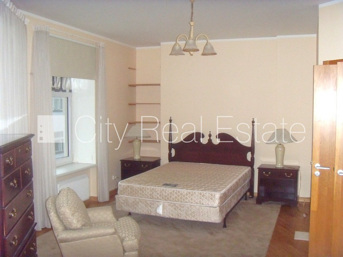 Fasādes māja, renovēta māja, objektu apsargā fiziskā apsardze, ieeja no ielas, mansards, ir Rīga - foto 5