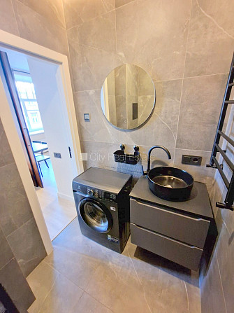 Fasādes māja, renovēta māja, slēgts pagalms, ieeja no ielas, ir lifts, kāpņu telpa pēc Rīga - foto 14