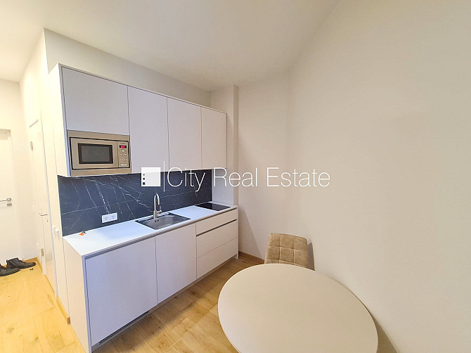 Pagalma ēka, renovēta māja, slēgts pagalms, ieeja no ielas un pagalma, ir lifts, kāpņu telpa Rīga - foto 3