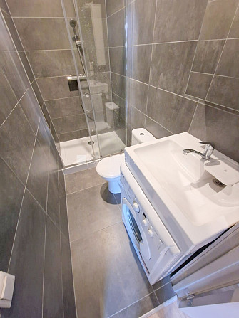 Fasādes māja, renovēta māja, slēgts pagalms, ieeja no ielas, kāpņu telpa pēc kosmētiskā Rīga - foto 12