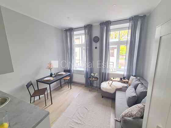 Здание во дворе, фасадный дом, вход с улицы, лестничная клетка после капитального Rīga