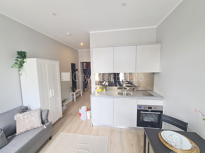 Pagalma ēka, fasādes māja, ieeja no ielas, kāpņu telpa pēc kapitālā remonta, logi vērsti Rīga - foto 5