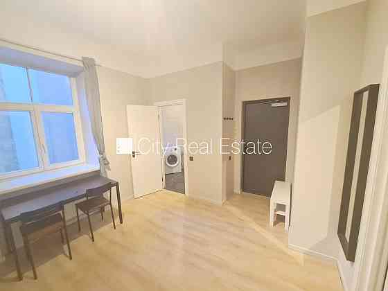 Здание во дворе, реновированный дом, закрытый двор, вход с улицы и со двора, лифт, Rīga