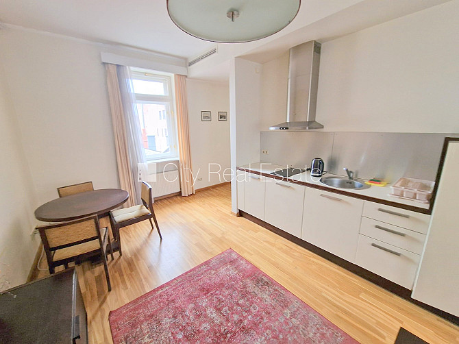 Fasādes māja, ieeja no ielas, ir lifts, guļamistabu skaits 1 gab., augstie griesti, gāzes Rīga - foto 7