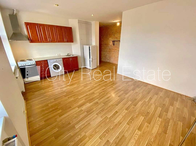 Pagalma ēka, renovēta māja, slēgts pagalms, ieeja no pagalma, kāpņu telpa pēc kosmētiskā Rīga - foto 2