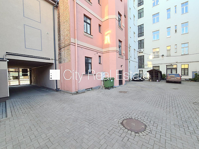 Fasādes māja, renovēta māja, slēgts pagalms, ieeja no ielas un pagalma, kāpņu telpa pēc Rīga - foto 12