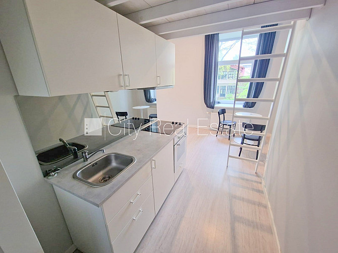 Pagalma ēka, renovēta māja, slēgts pagalms, ieeja no pagalma, kāpņu telpa pēc kapitālā Rīga - foto 10