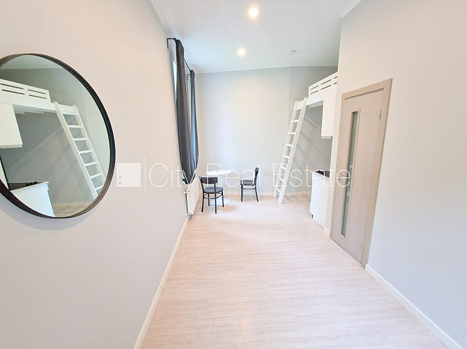 Pagalma ēka, renovēta māja, slēgts pagalms, ieeja no pagalma, kāpņu telpa pēc kapitālā Rīga - foto 5