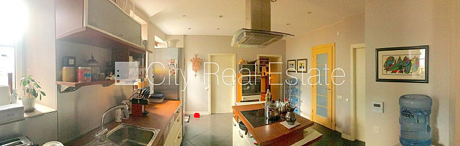 Fasādes māja, slēgts pagalms, vieta automašīnai, ieeja no ielas, kāpņu telpa pēc Rīga - foto 7