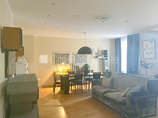 Fasādes māja, slēgts pagalms, vieta automašīnai, ieeja no ielas, kāpņu telpa pēc Rīga - foto 2