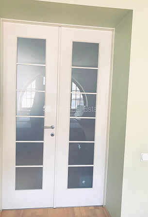 Fasādes māja, slēgts pagalms, vieta automašīnai, ieeja no ielas, kāpņu telpa pēc Rīga - foto 16