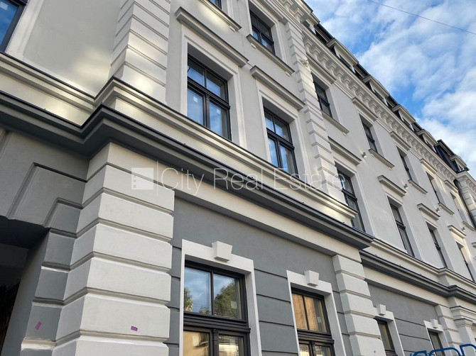 Fasādes māja, renovēta māja, slēgts pagalms, ieeja no ielas, kāpņu telpa pēc kapitālā Rīga - foto 12