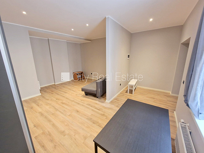 Pagalma ēka, renovēta māja, slēgts pagalms, ieeja no ielas un pagalma, logi vērsti uz ielas Rīga - foto 1