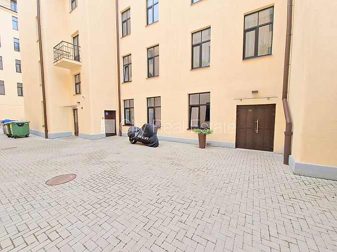 Pagalma ēka, renovēta māja, slēgts pagalms, ieeja no ielas un pagalma, logi vērsti uz ielas Rīga - foto 19