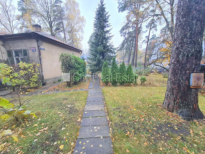 Земля в собственности, частный дом, металическое покрытие крыши, благоустроенная Юрмала - изображение 7