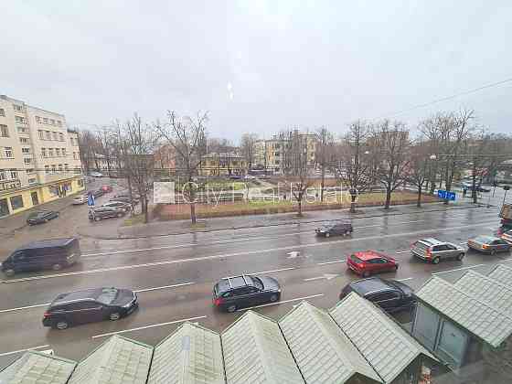 Земля в собственности, фасадный дом, закрытый двор, место для машины, вход со Рига