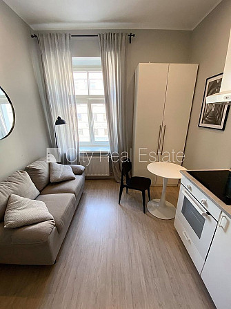 Fasādes māja, renovēta māja, slēgts pagalms, ieeja no ielas, kāpņu telpa pēc kapitālā Rīga - foto 5