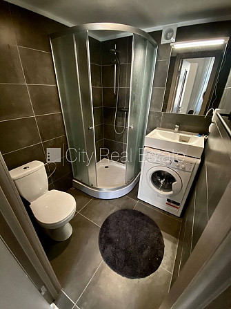 Fasādes māja, renovēta māja, slēgts pagalms, ieeja no ielas, kāpņu telpa pēc kapitālā Rīga - foto 11