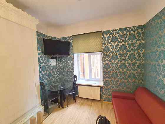 Фасадный дом, реновированный дом, объект охраняет физическая охрана, вход со Rīga