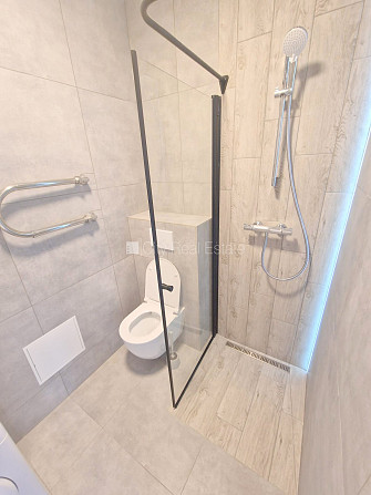 Fasādes māja, renovēta māja, slēgts pagalms, ieeja no pagalma, kāpņu telpa pēc kapitālā Rīga - foto 15